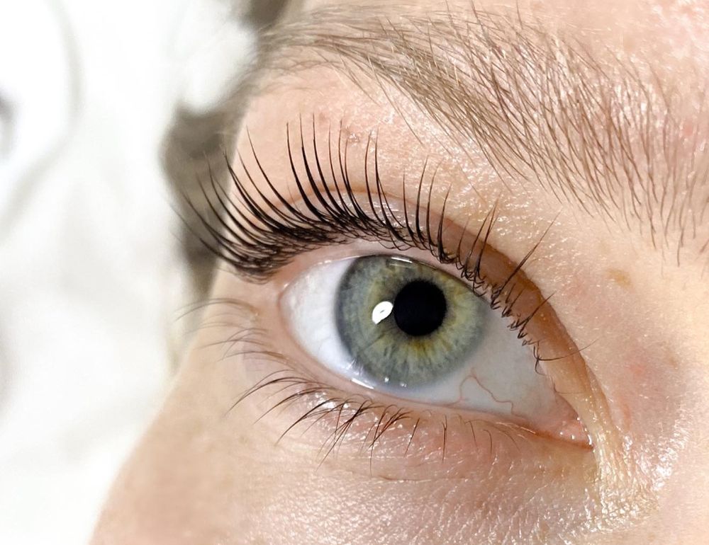 Ein großer Vorteil des Sets zum Laminieren der Wimpern zu Hause